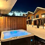 Luxury With Private Jacuzzi And 2 Passes In Levi! Διαμέρισμα *