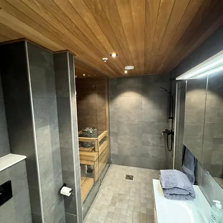 Luxury With Private Jacuzzi And 2 Passes In Levi! アパート *